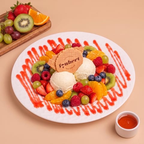 Coupe vers fruit — tan skin