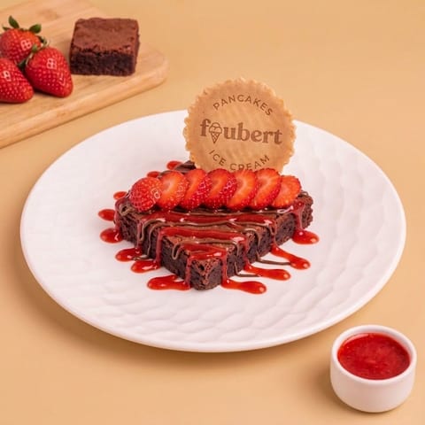 Brownie met aardbeien — tan skin