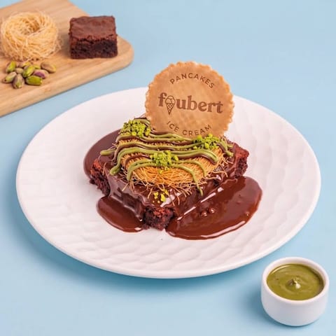 Dubai chocolate brownie — blauwe skin