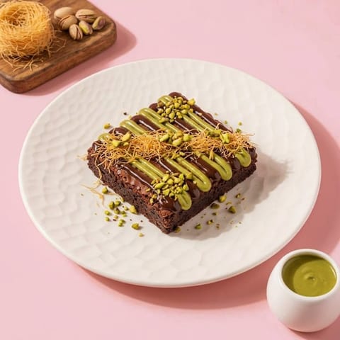Dubai chocolate brownie — roze skin