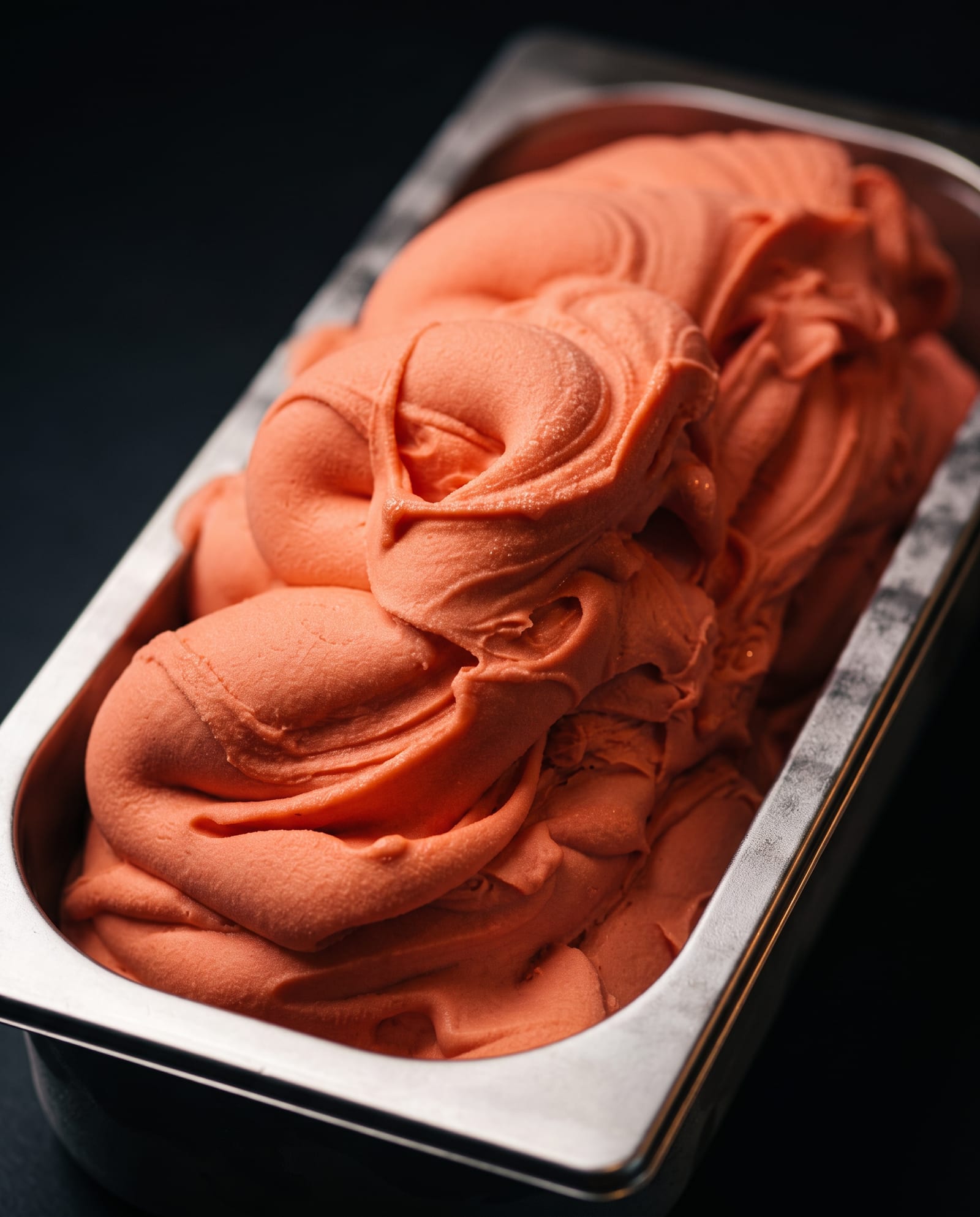 Bloedsinaasappelsorbet — ijsbak in de toog