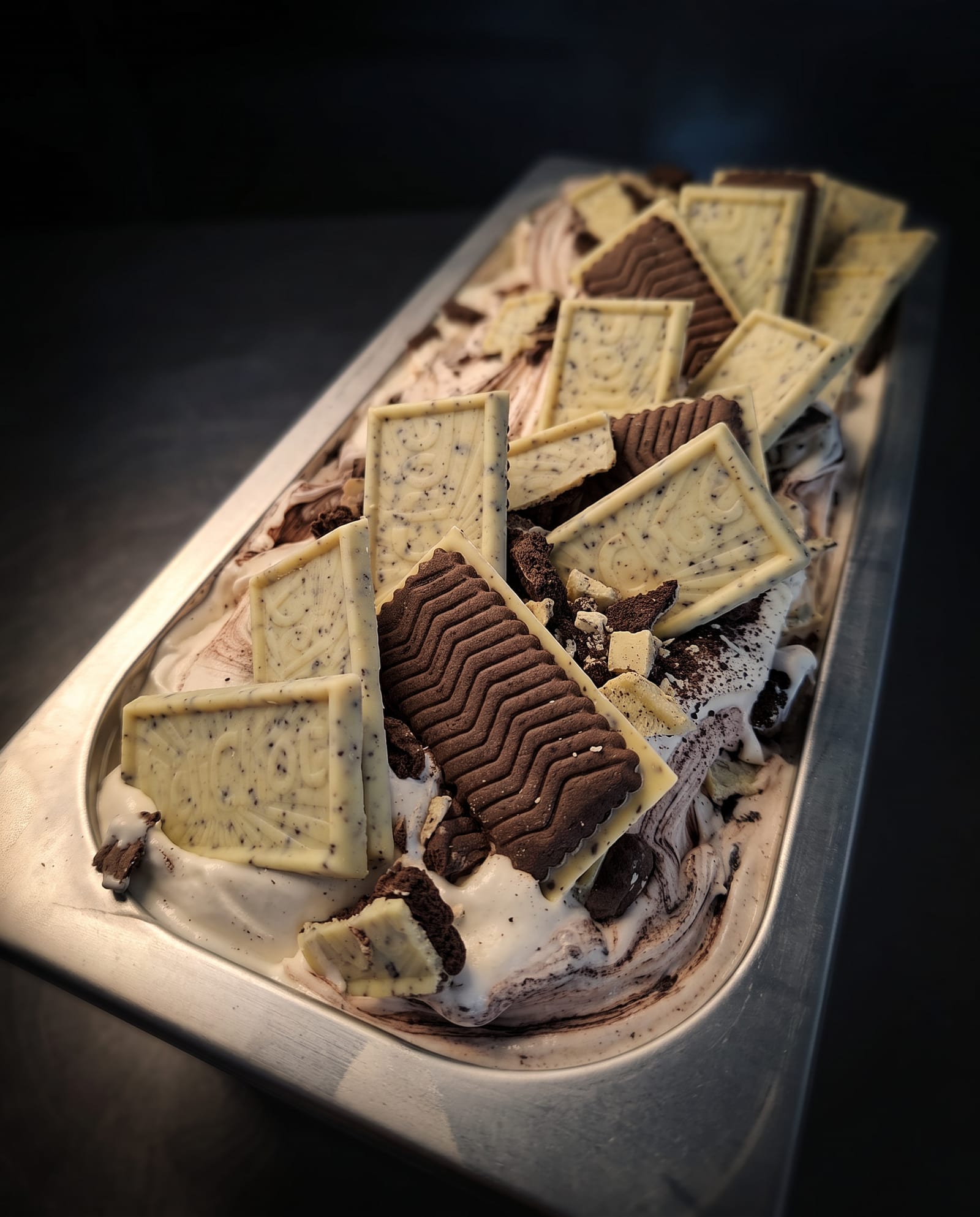 Delichoc cookies and cream — ijsbak in de toog