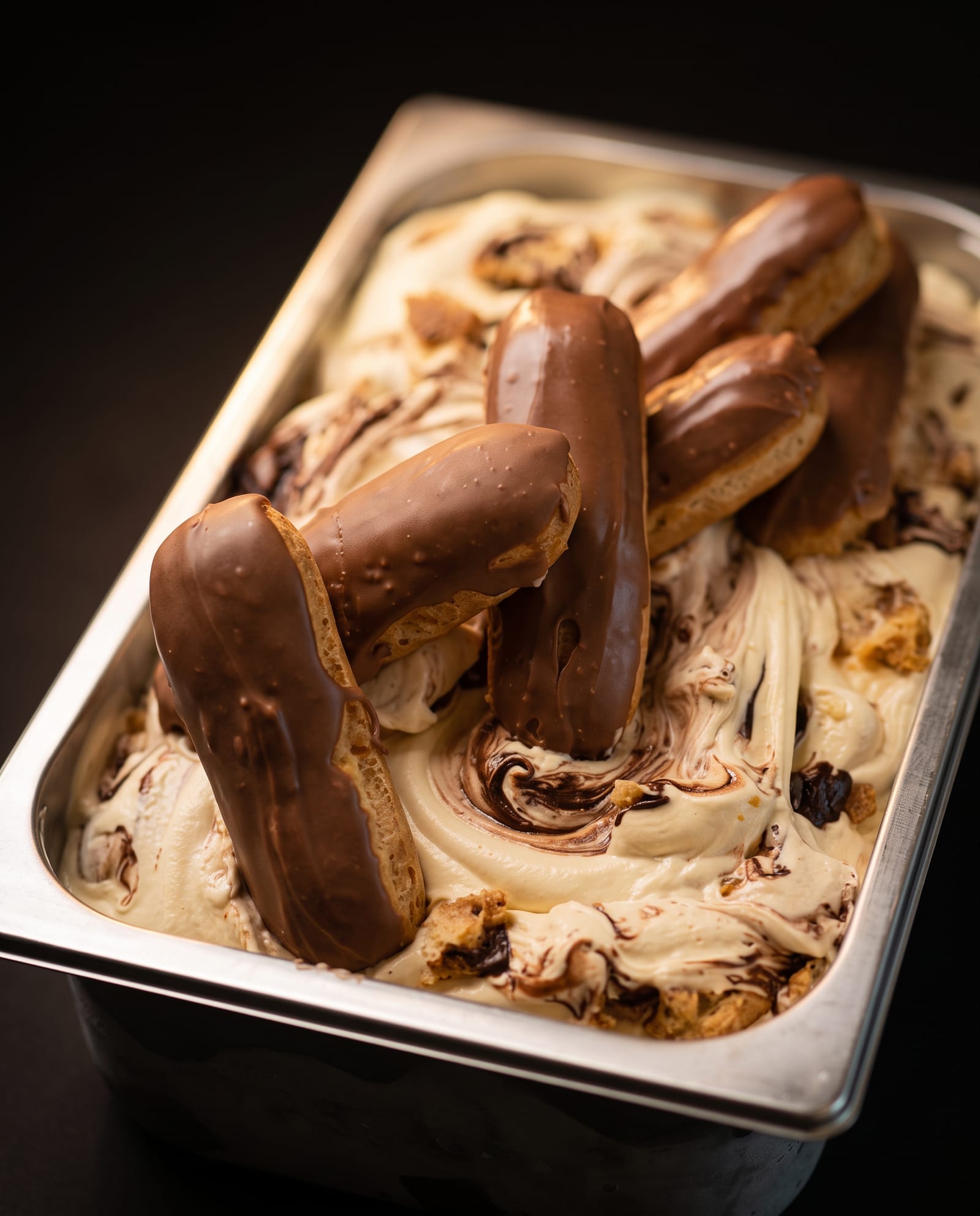 Eclair — ijsbak in de toog
