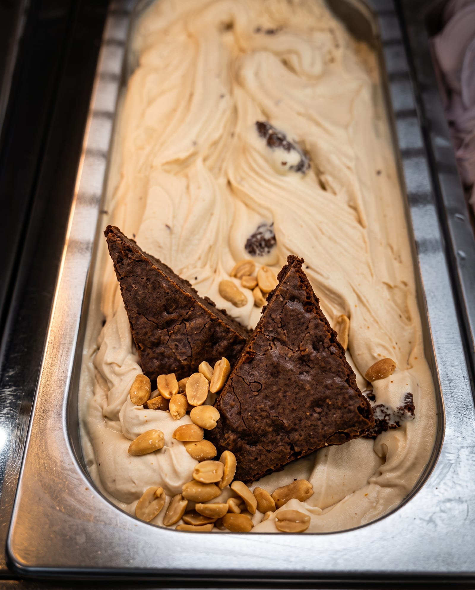 Peanut butter brownie — ijsbak in de toog