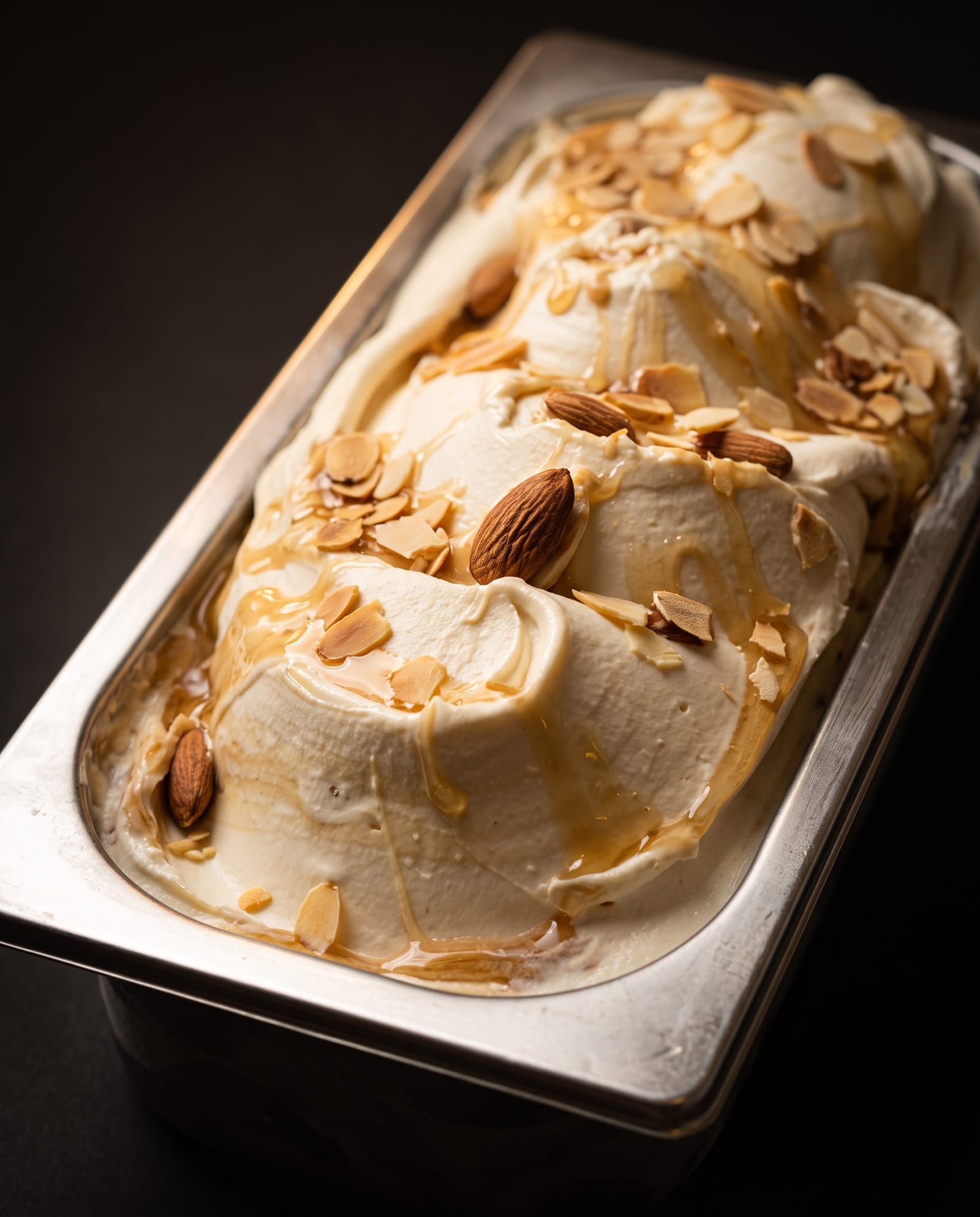 Ricotta almond — ijsbak in de toog