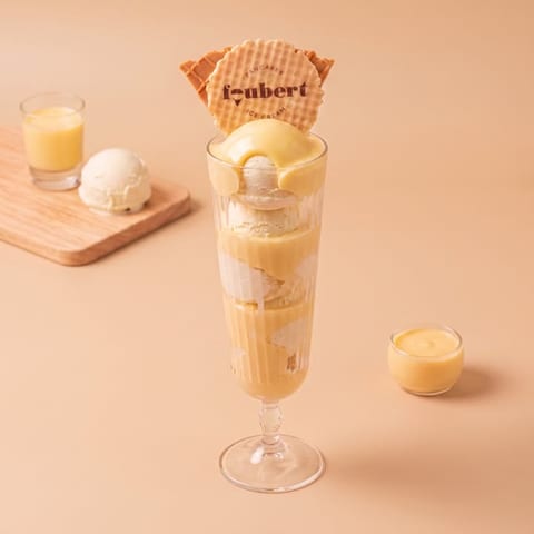IJsglas advocaat — tan skin
