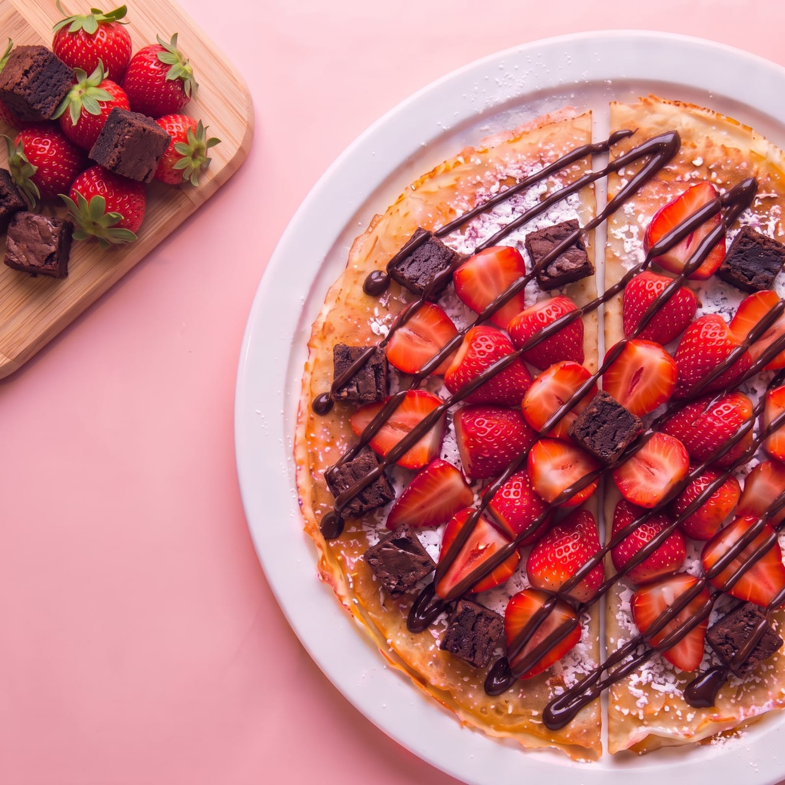 Pannenkoek met aardbei, chocolade en brownie – skin roze