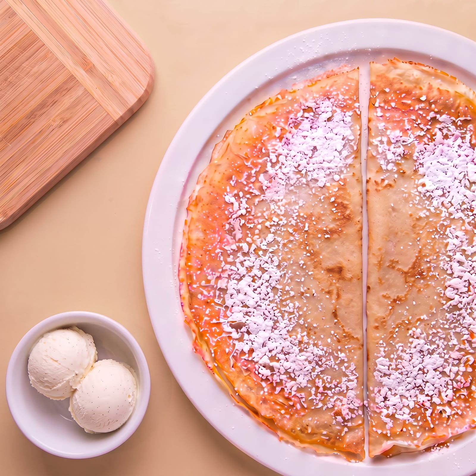 Pannenkoek met bloemsuiker en 2 bollen ijs – skin beige