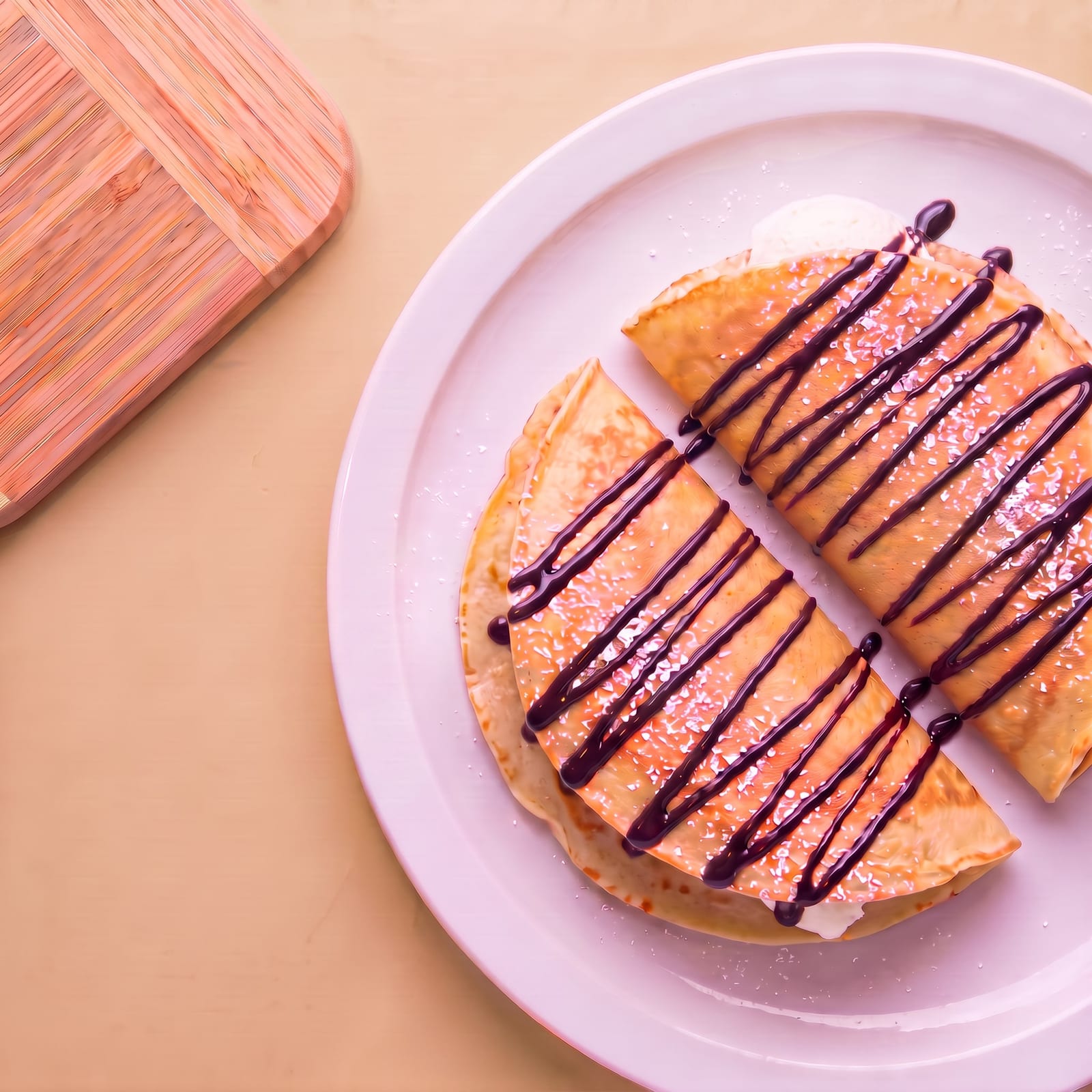 Pannenkoek met chocolade en ijs, dichtgevouwen (Mikado) – skin beige