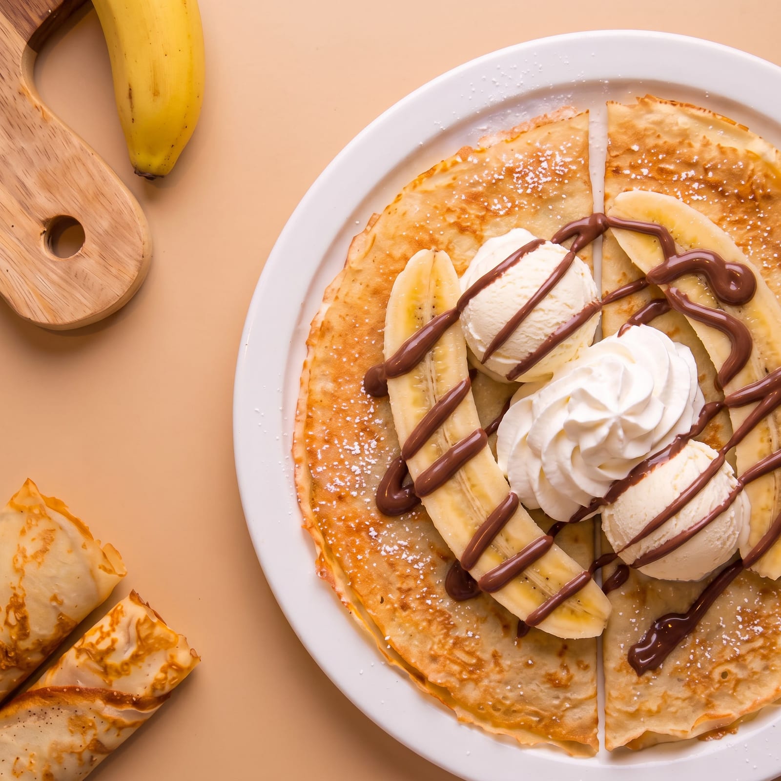 Pannenkoek met split met banaan en slagroom – skin beige